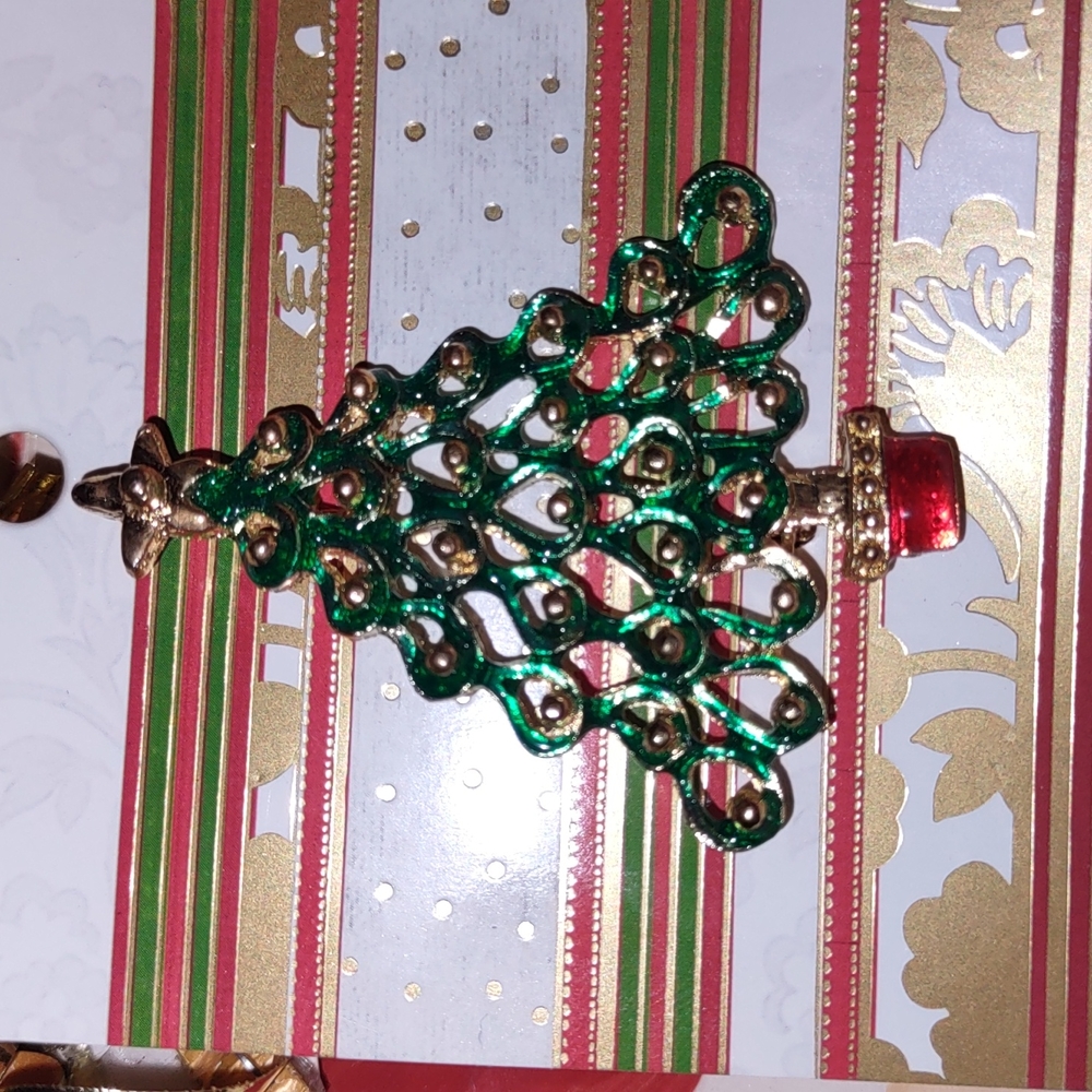 SALE 🎀 Green Enamel Open-work Christmas Tree Brooch Pin